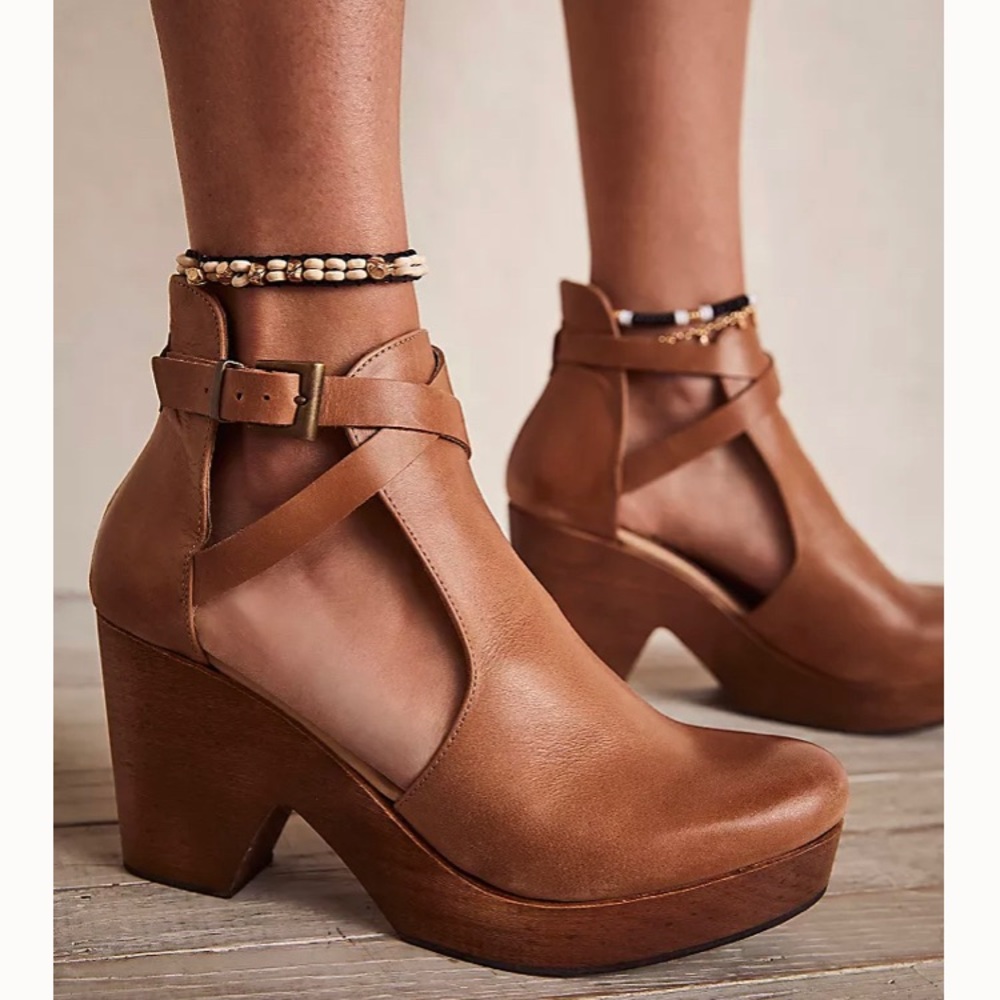 Free People Cedar Clog Size US 9 in Tan